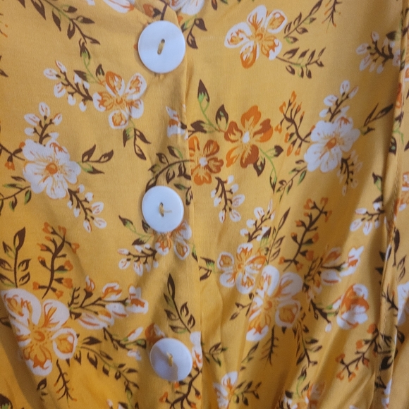 NWT Miss Sparling Shorts Romper, Yellow/gold color. Size Large - Picture 3 of 12